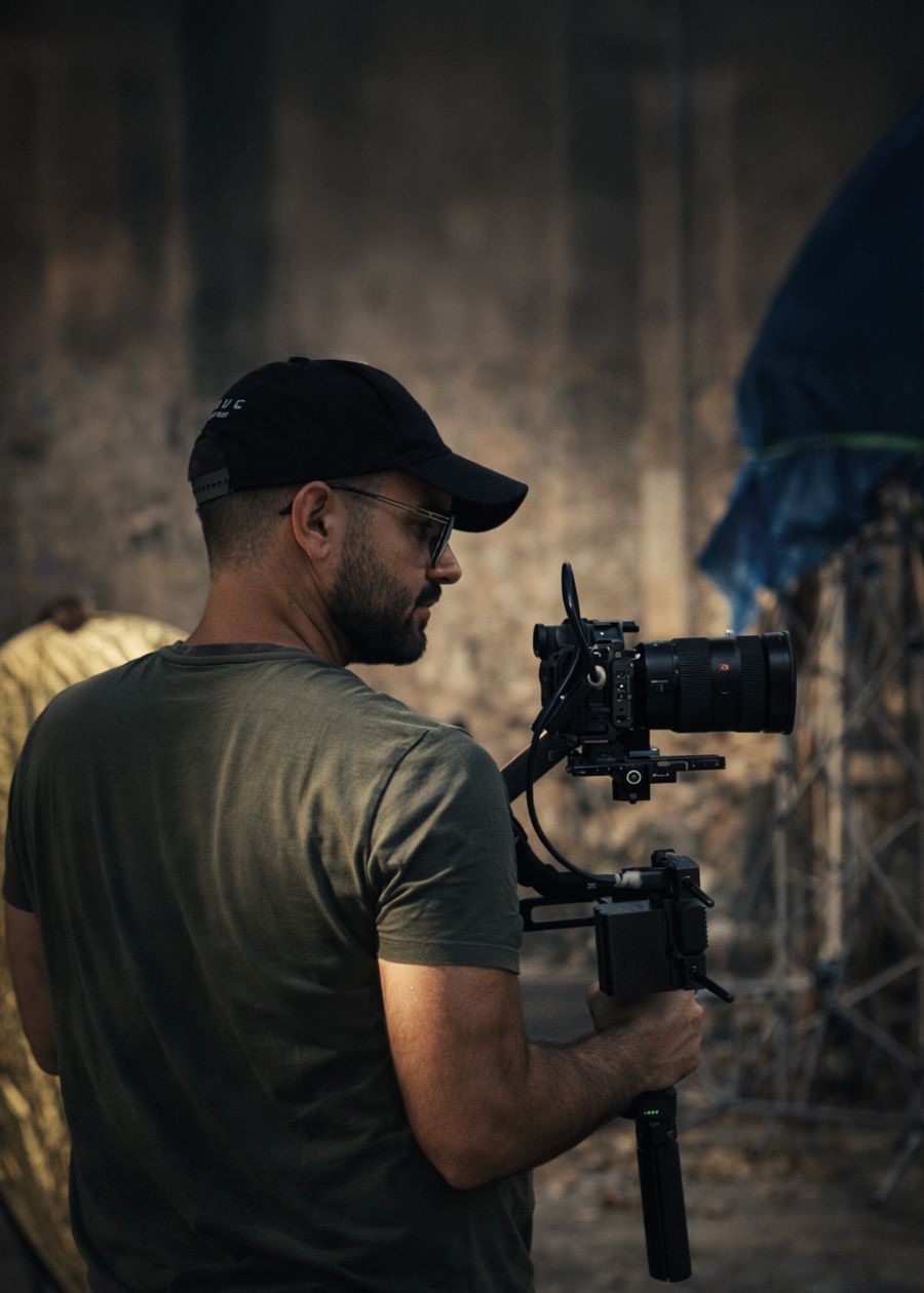 Francesco Catalano sul set con camera cinema